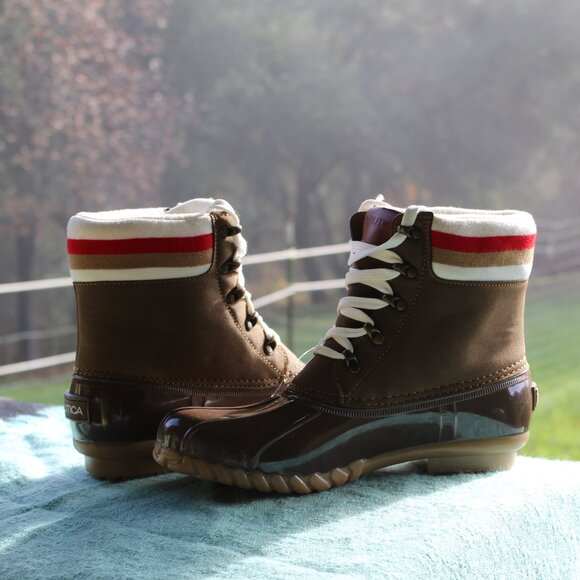 NAUTICA Women's Insulated Waterproof Duck Boots Size 9 NEW - Picture 1 of 14